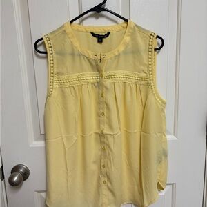 Zac & Rachel Light Yellow Sleeveless Blouse